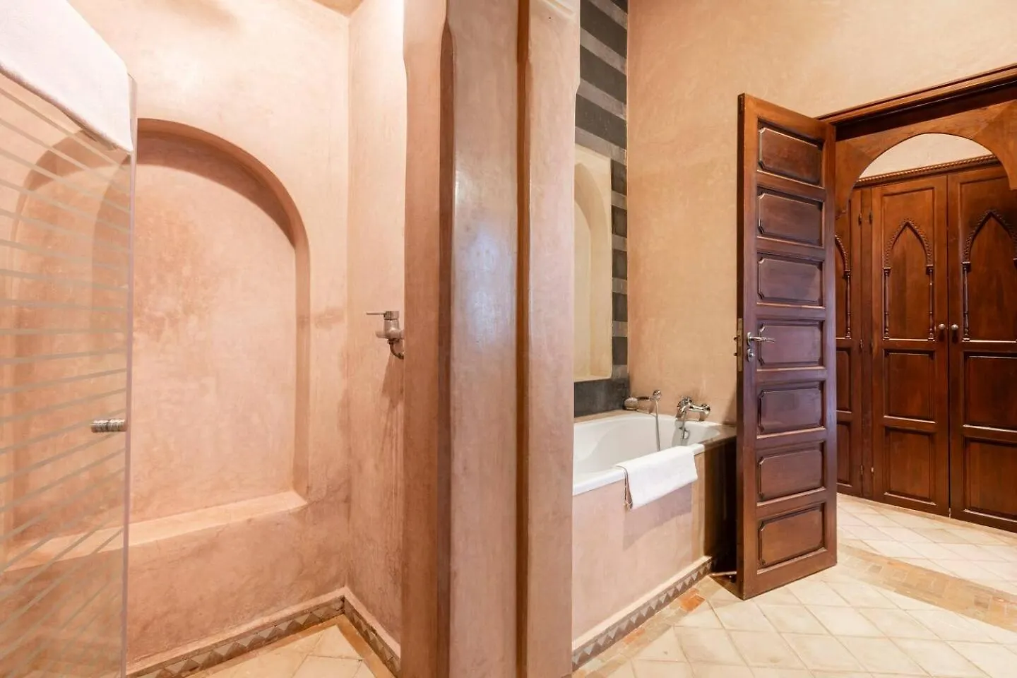 Mini-hôtel Villa Layyine Avec Personnel, Piscine, Spa Et Sports Marrakesh