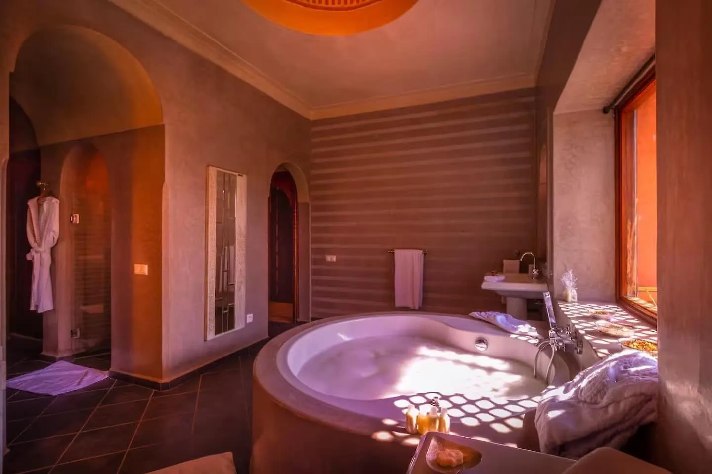 Mini-hôtel Villa Layyine Avec Personnel, Piscine, Spa Et Sports Marrakesh
